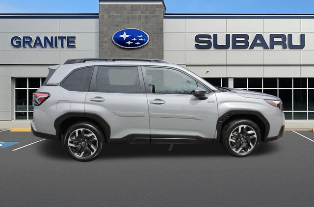 Used 2025 Subaru Forester Premium AWD/4WD image 12