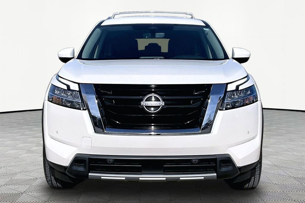 Used 2024 Nissan Pathfinder SL FWD image 3