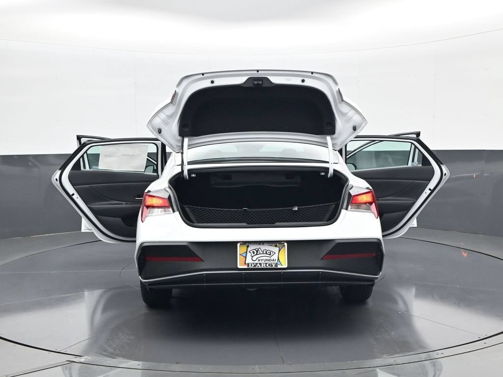 New 2026 Hyundai Elantra SE FWD image 32