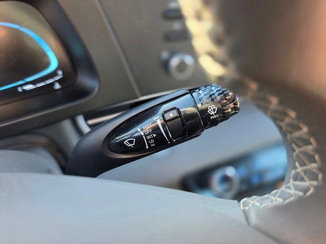 Certified 2025 Hyundai Elantra Sport image 30