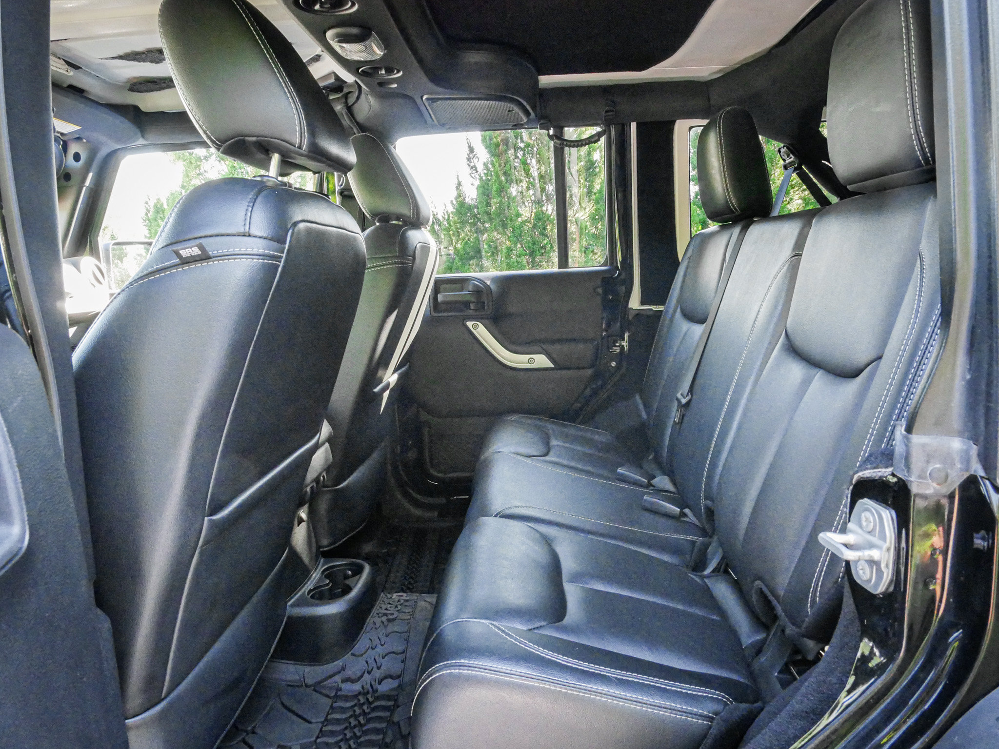 Used 2015 Jeep Wrangler Unlimited Rubicon AWD/4WD image 28