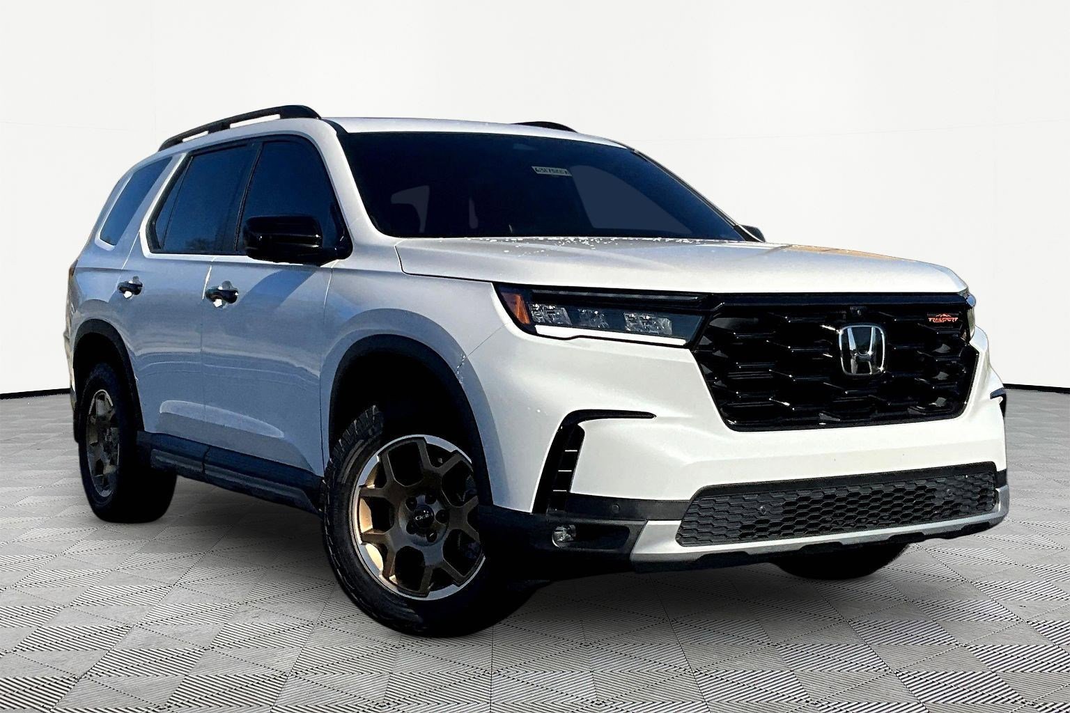 Used 2024 Honda Pilot TrailSport image 3