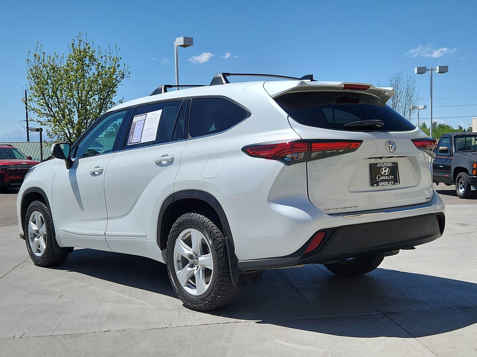 Used 2022 Toyota Highlander L AWD/4WD image 3