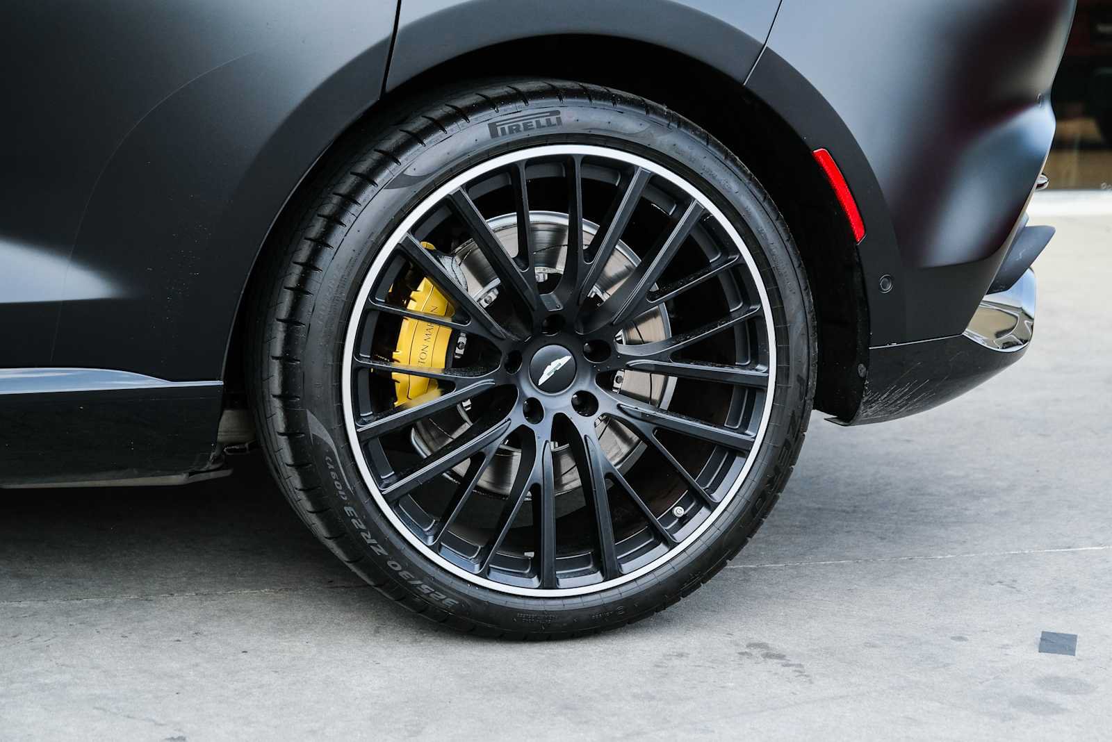 Used 2023 Aston Martin DBX AWD/4WD image 19