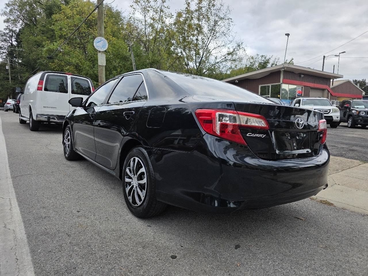 Used 2012 Toyota Camry LE FWD image 4