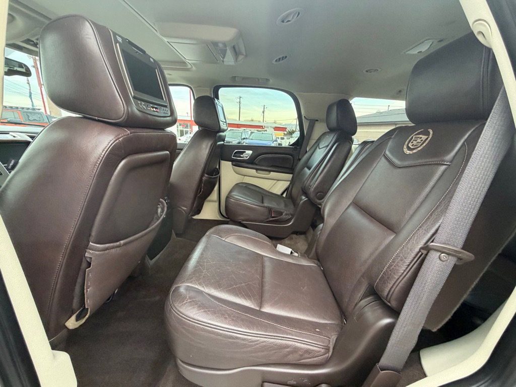 Used 2011 Cadillac Escalade Platinum AWD/4WD image 10