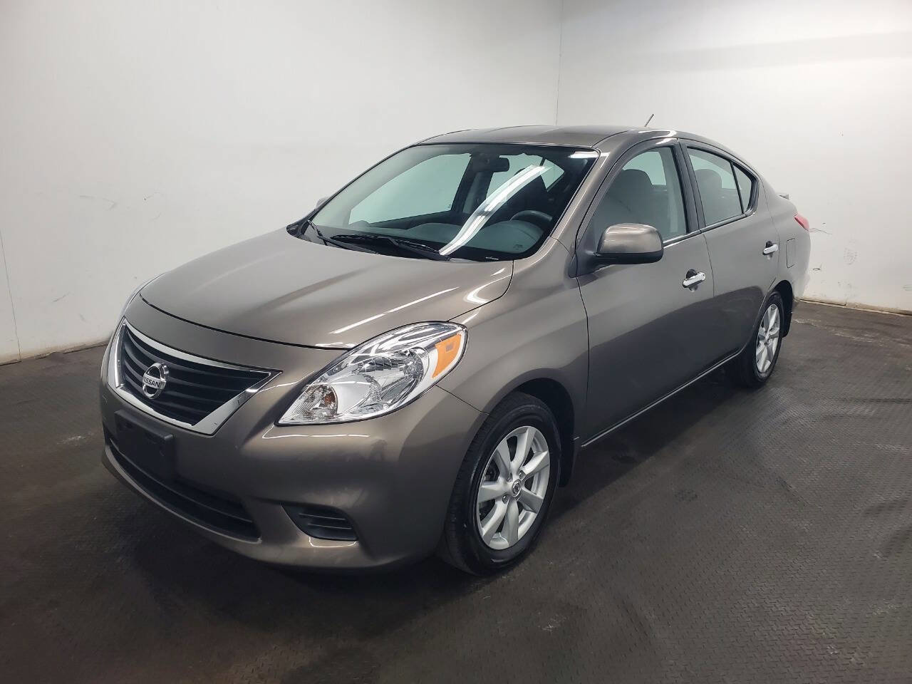 Used 2014 Nissan Versa SV w/ Convenience Package