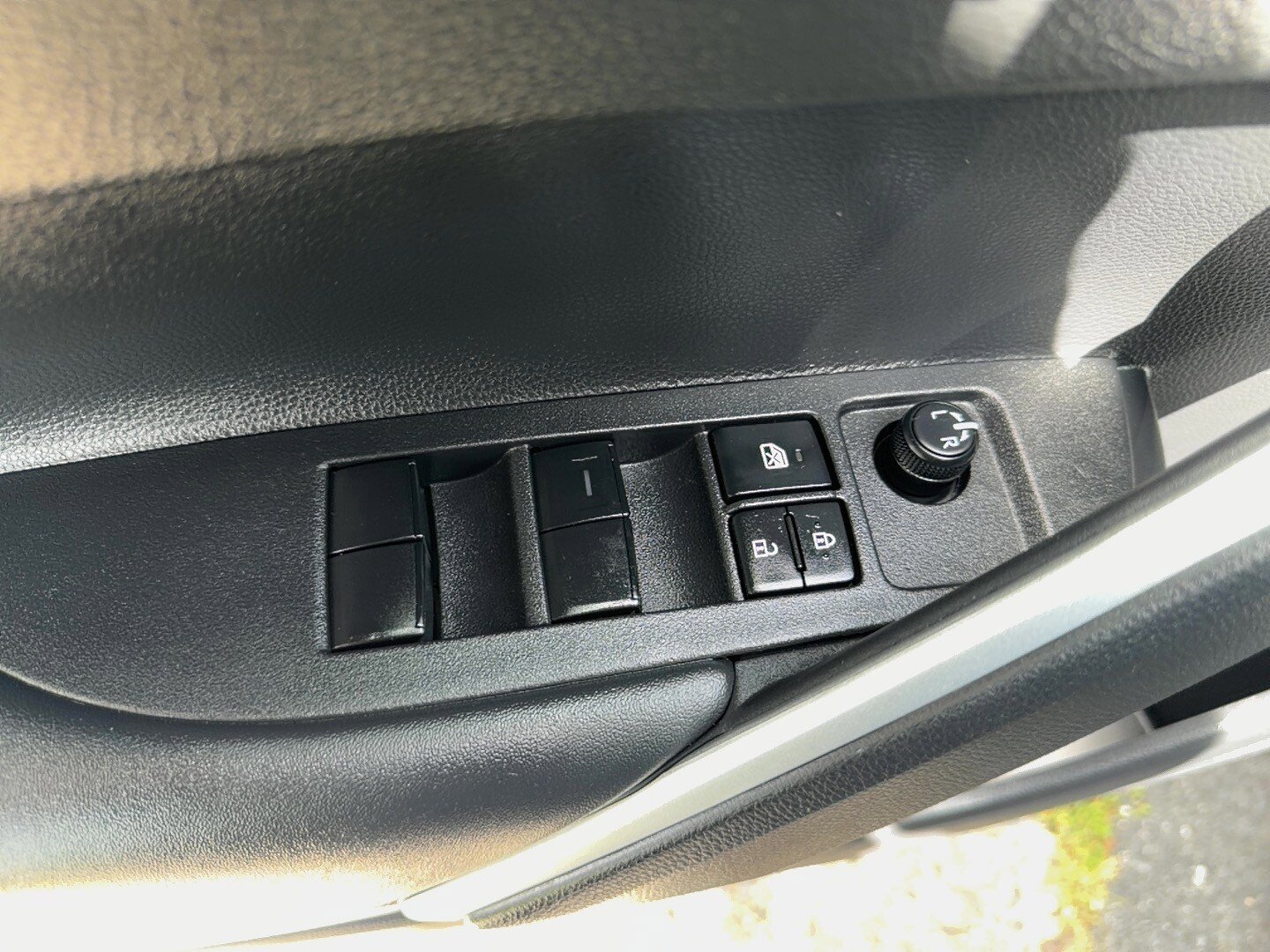 Used 2024 Toyota Corolla Cross AWD Hybrid image 15