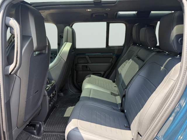 Certified 2026 Land Rover Defender 110 OCTA AWD/4WD image 18