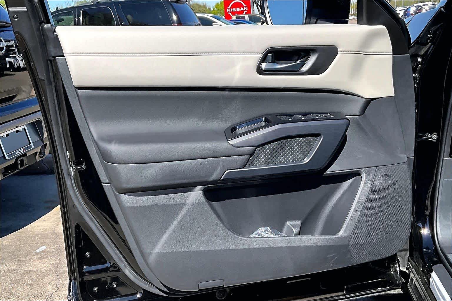 New 2026 Nissan Pathfinder SL w/ SL Premium Package FWD image 16
