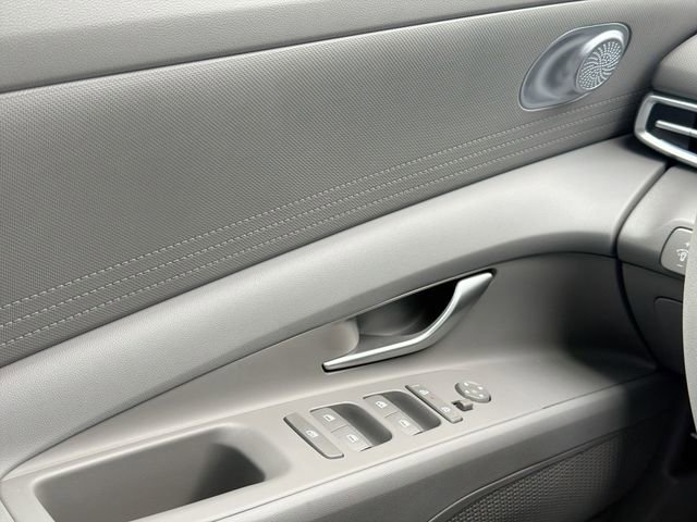 Used 2024 Hyundai Elantra SEL image 17