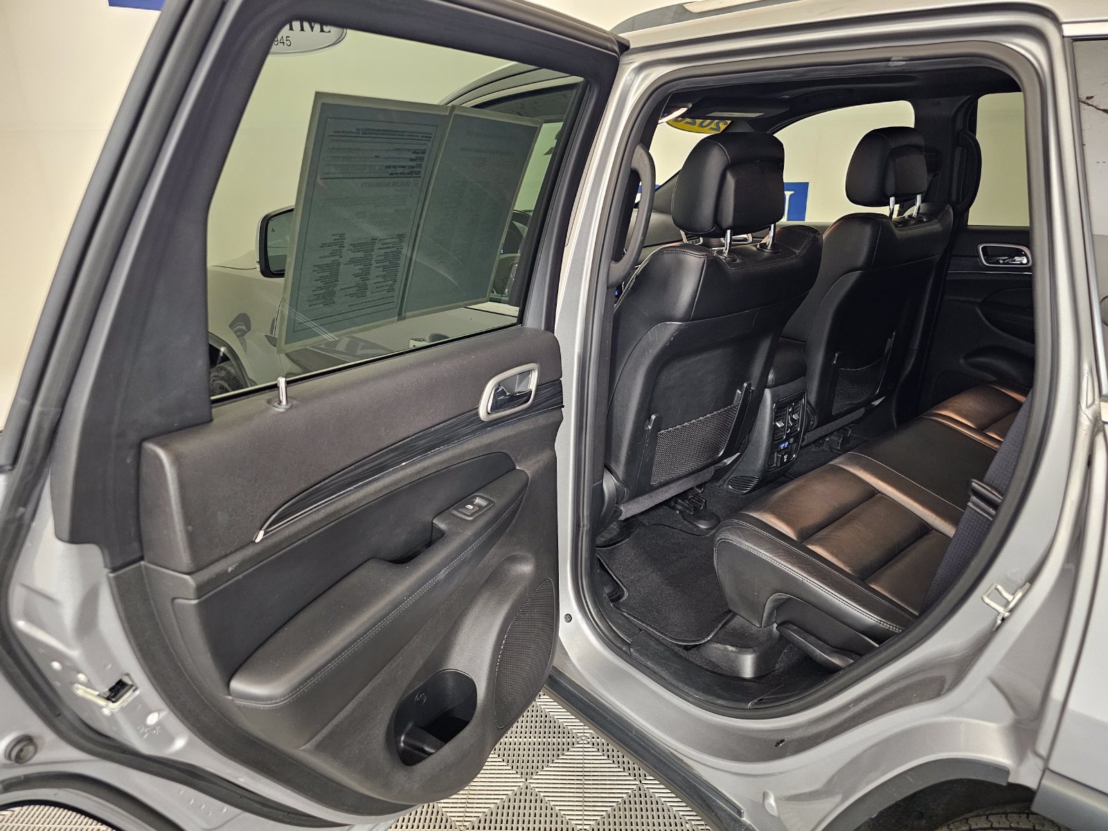Used 2020 Jeep Grand Cherokee Limited AWD/4WD image 28