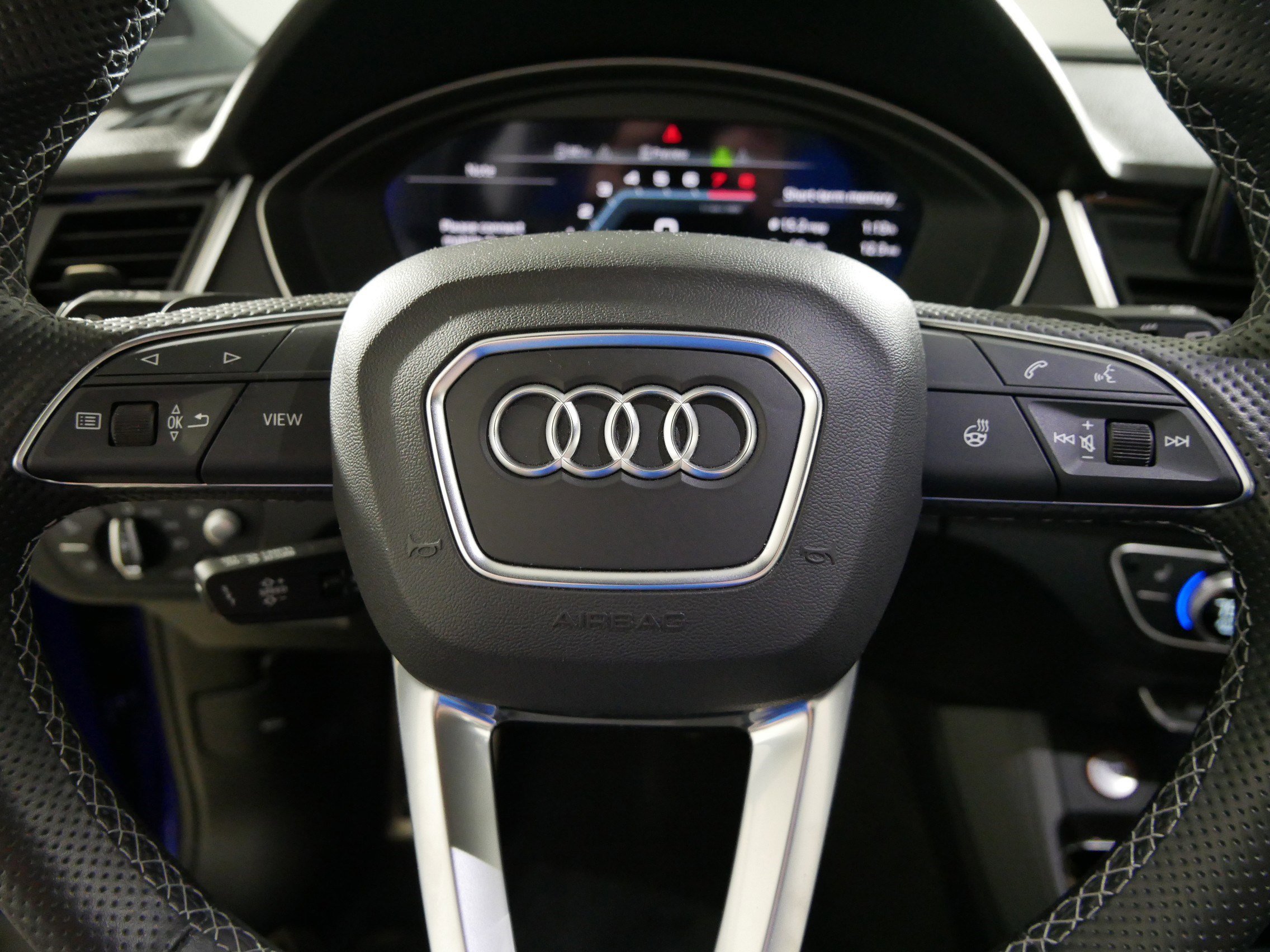 Used 2022 Audi SQ5 Prestige w/ Prestige Package image 25