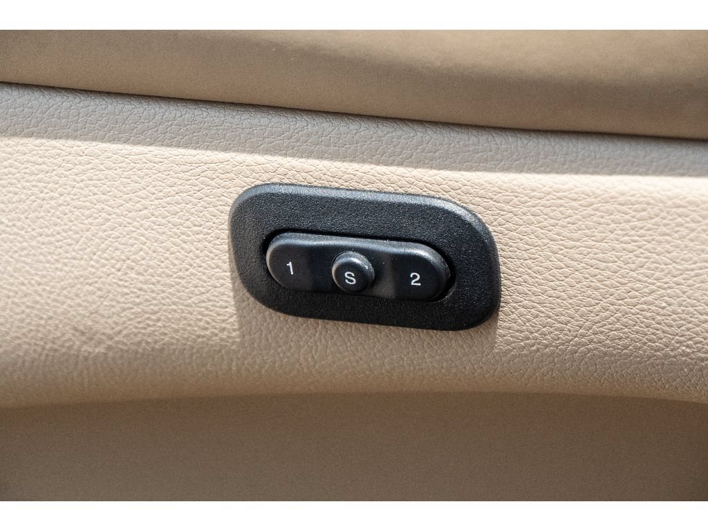 Used 2020 Jeep Grand Cherokee Overland AWD/4WD image 26