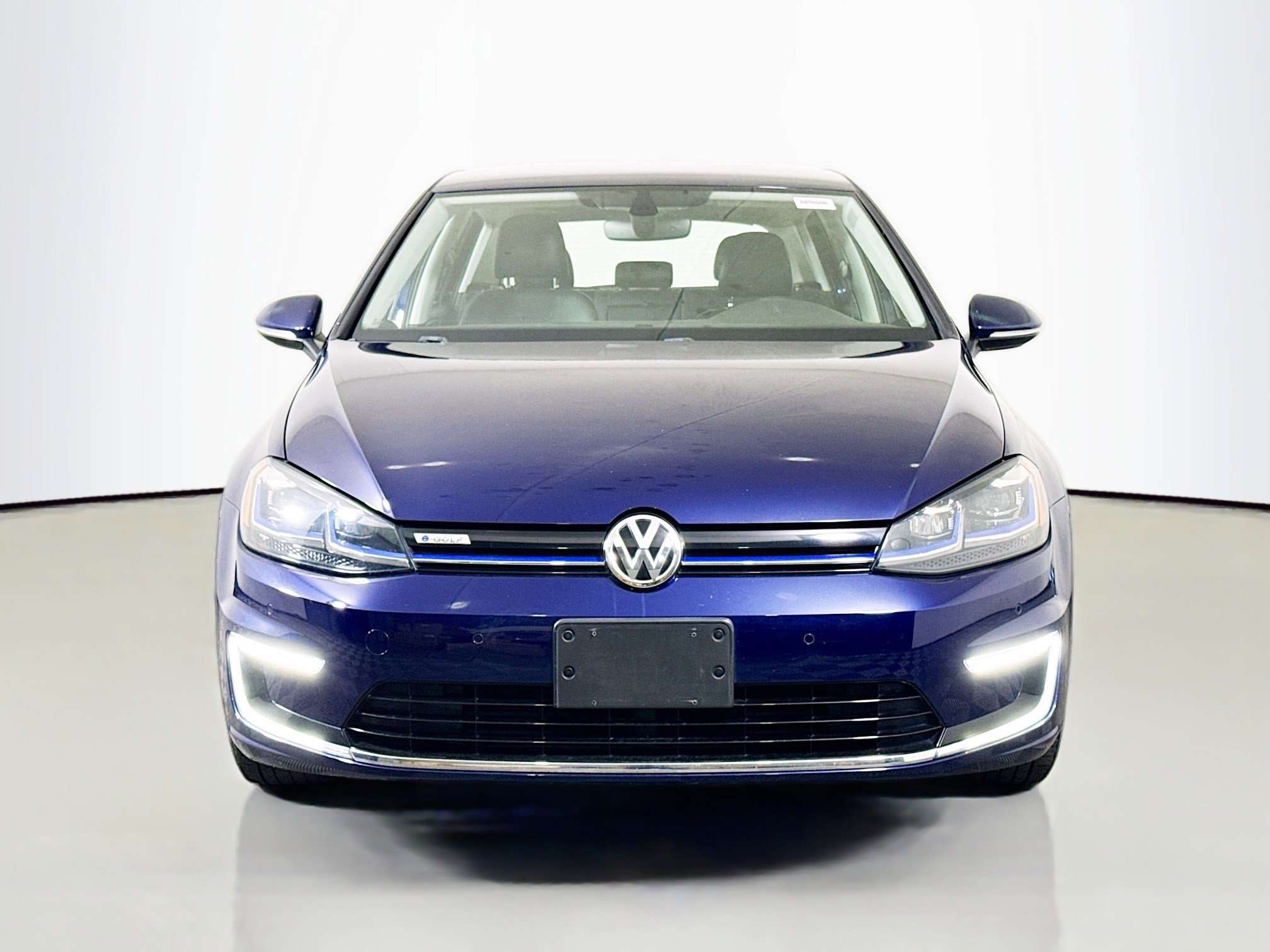 Used 2017 Volkswagen e-Golf SEL Premium image 2