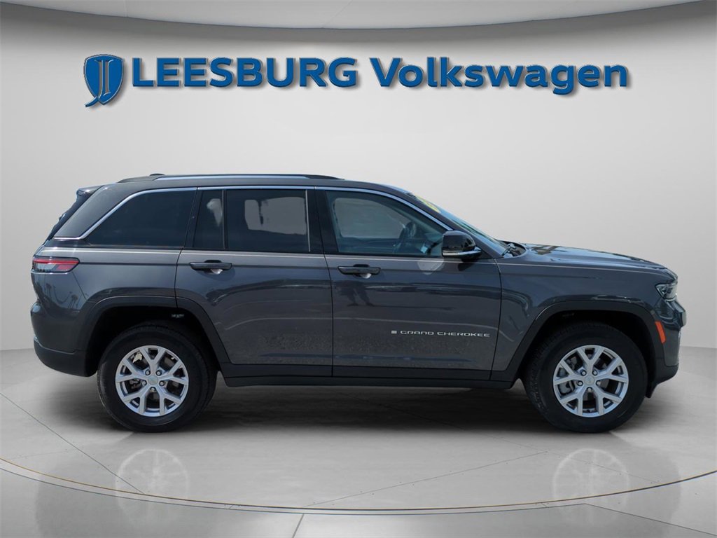 Used 2022 Jeep Grand Cherokee Limited image 3