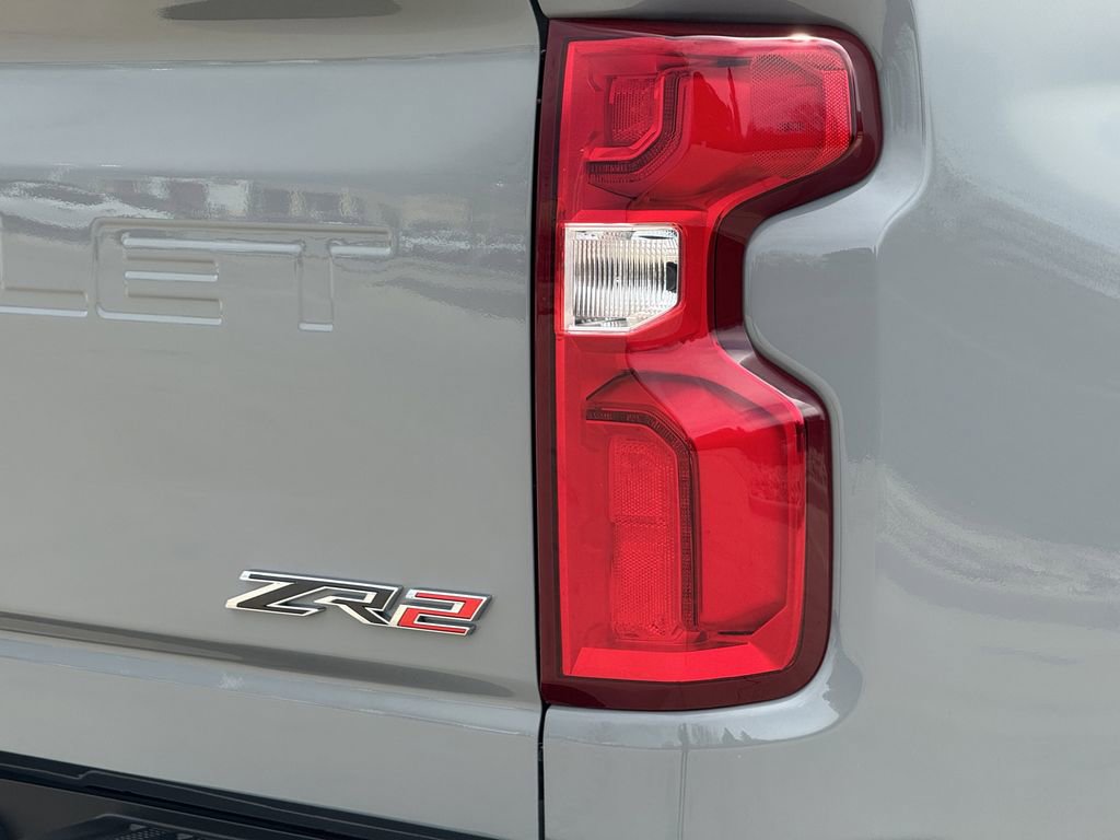 Used 2024 Chevrolet Silverado 2500 ZR2 w/ Technology Package image 13
