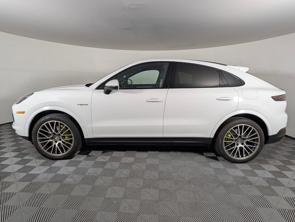 Certified 2023 Porsche Cayenne Platinum Edition AWD/4WD image 2
