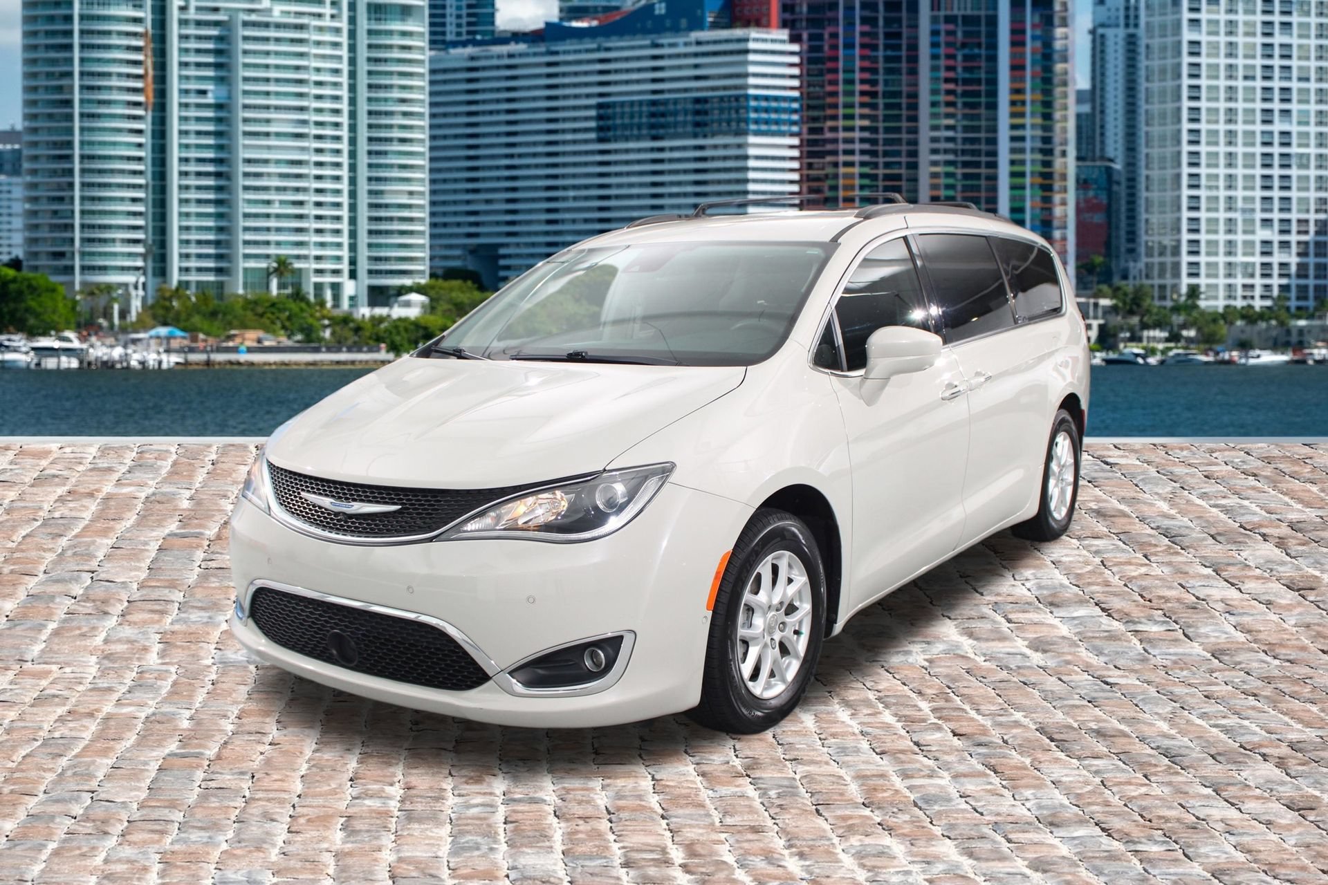 Used 2020 Chrysler Pacifica Touring w/ Advanced Safetytec Group