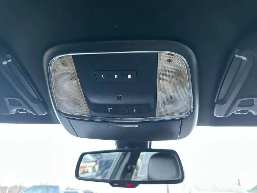 Used 2019 Chrysler 300 S image 38