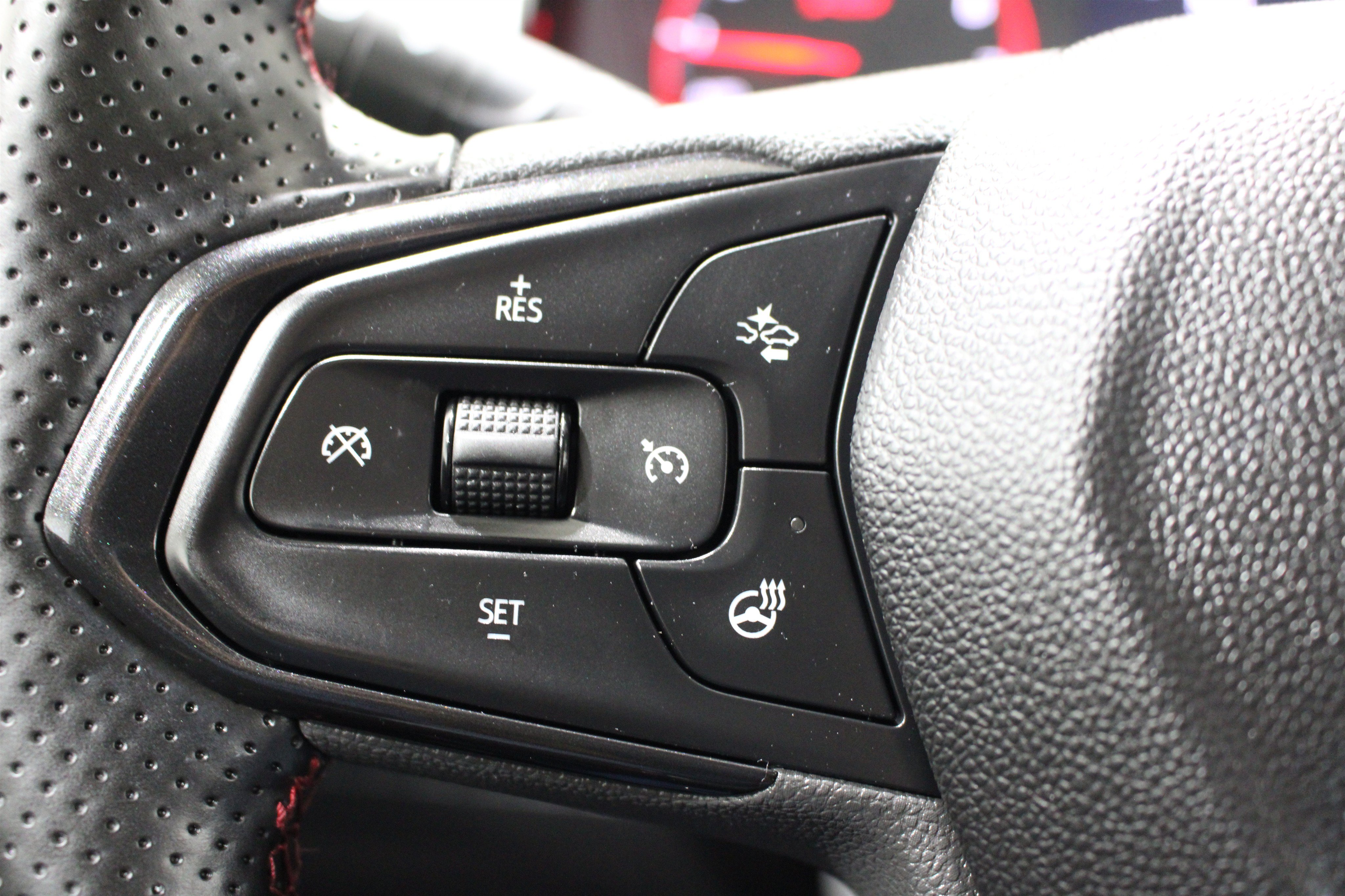 Used 2024 Chevrolet Trax RS w/ Driver Confidence Package FWD image 12
