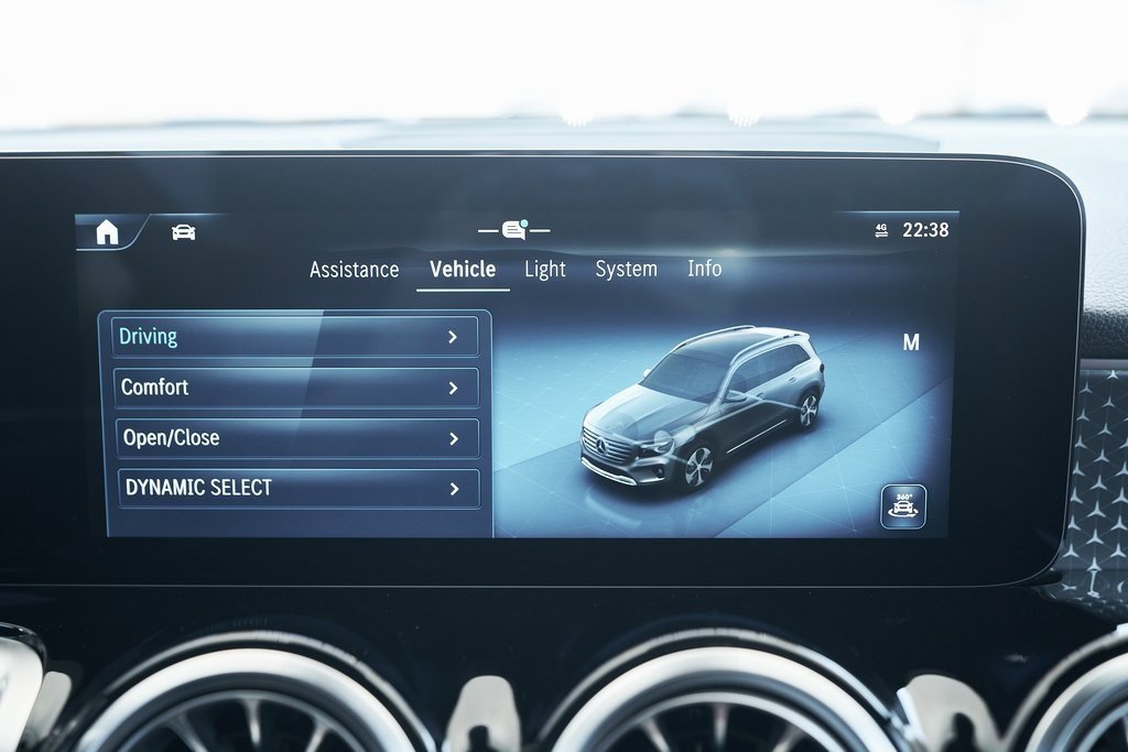 Used 2025 Mercedes-Benz GLB 250 4MATIC w/ Exclusive Package image 54