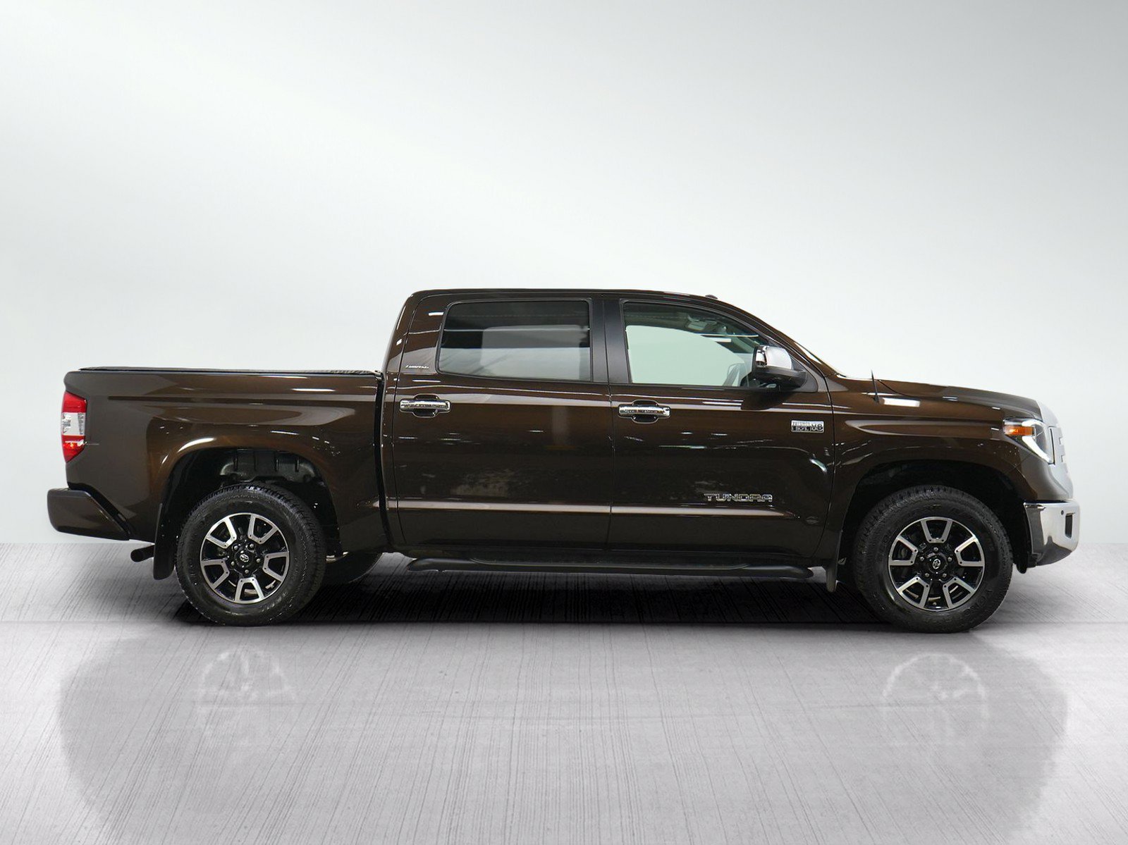 Used 2018 Toyota Tundra Limited w/ Limited Premium Package AWD/4WD image 6
