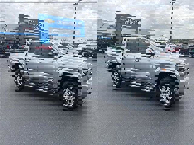 Used 2025 Toyota Tacoma SR5 image 5