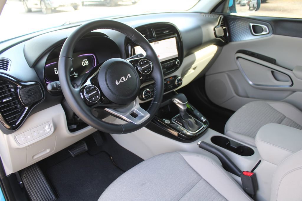 Certified 2025 Kia Soul EX image 21