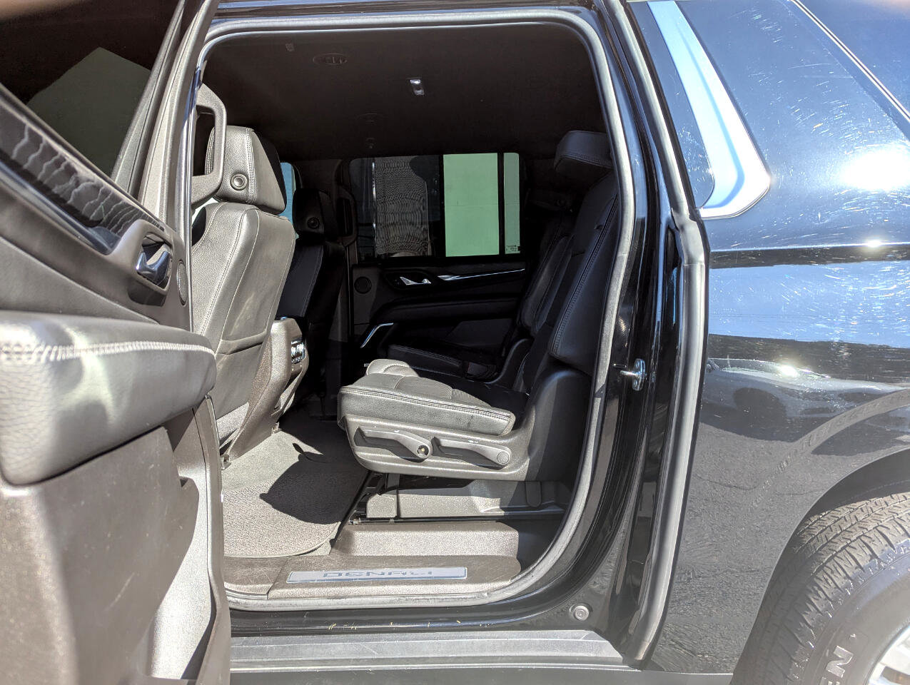 Used 2021 GMC Yukon XL Denali image 36