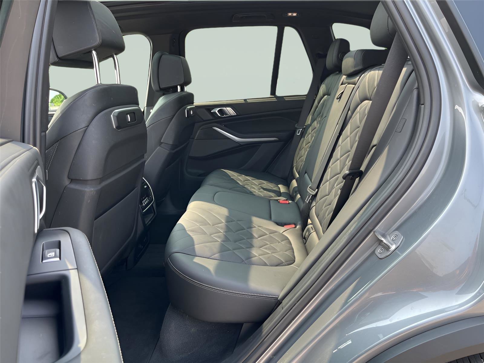 Used 2024 BMW X5 xDrive40i w/ Premium Package image 28