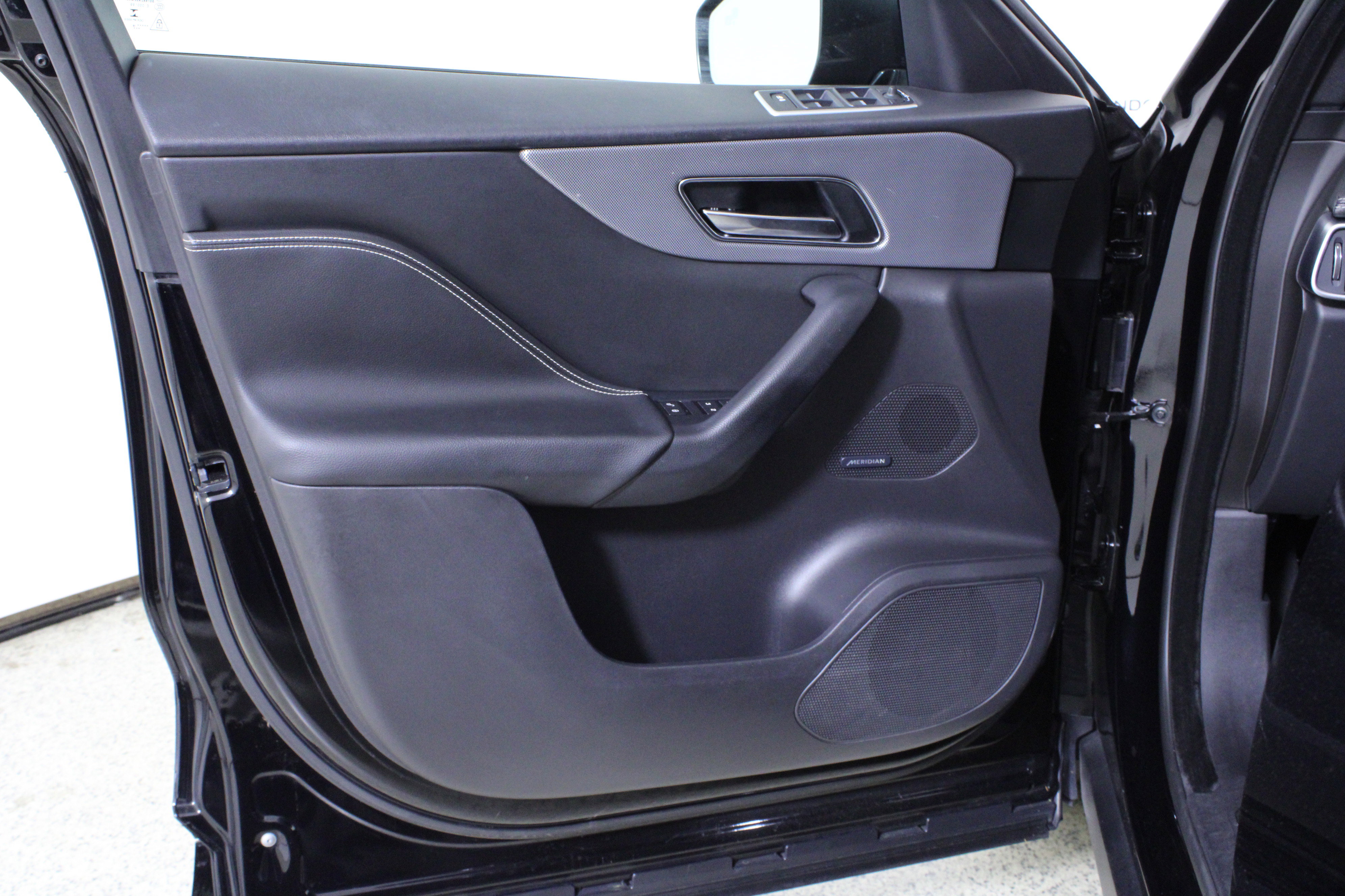 Used 2018 Jaguar F-PACE S image 19