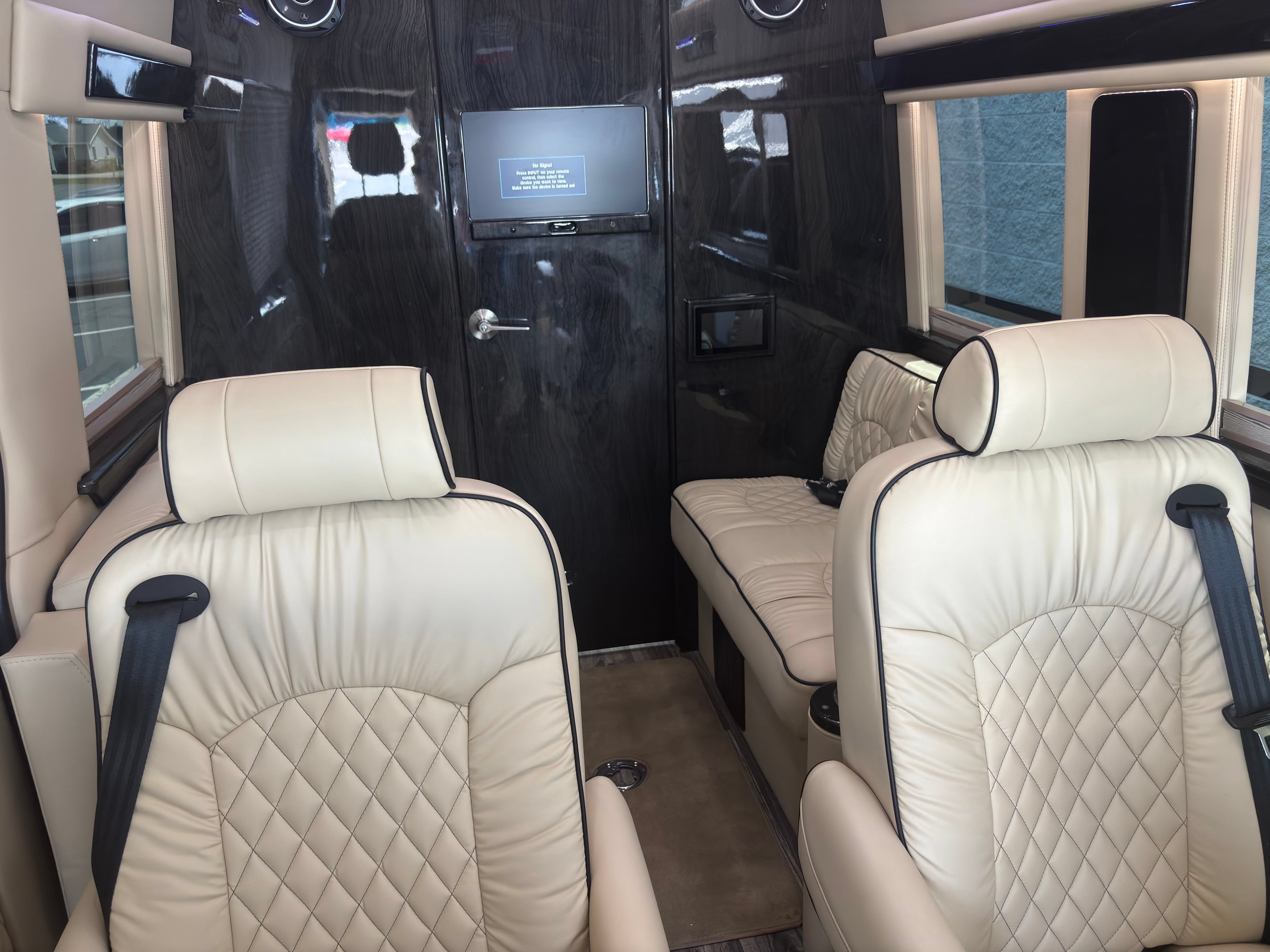 Used 2020 Mercedes-Benz Sprinter 2500 w/ Windows All Around Package image 49