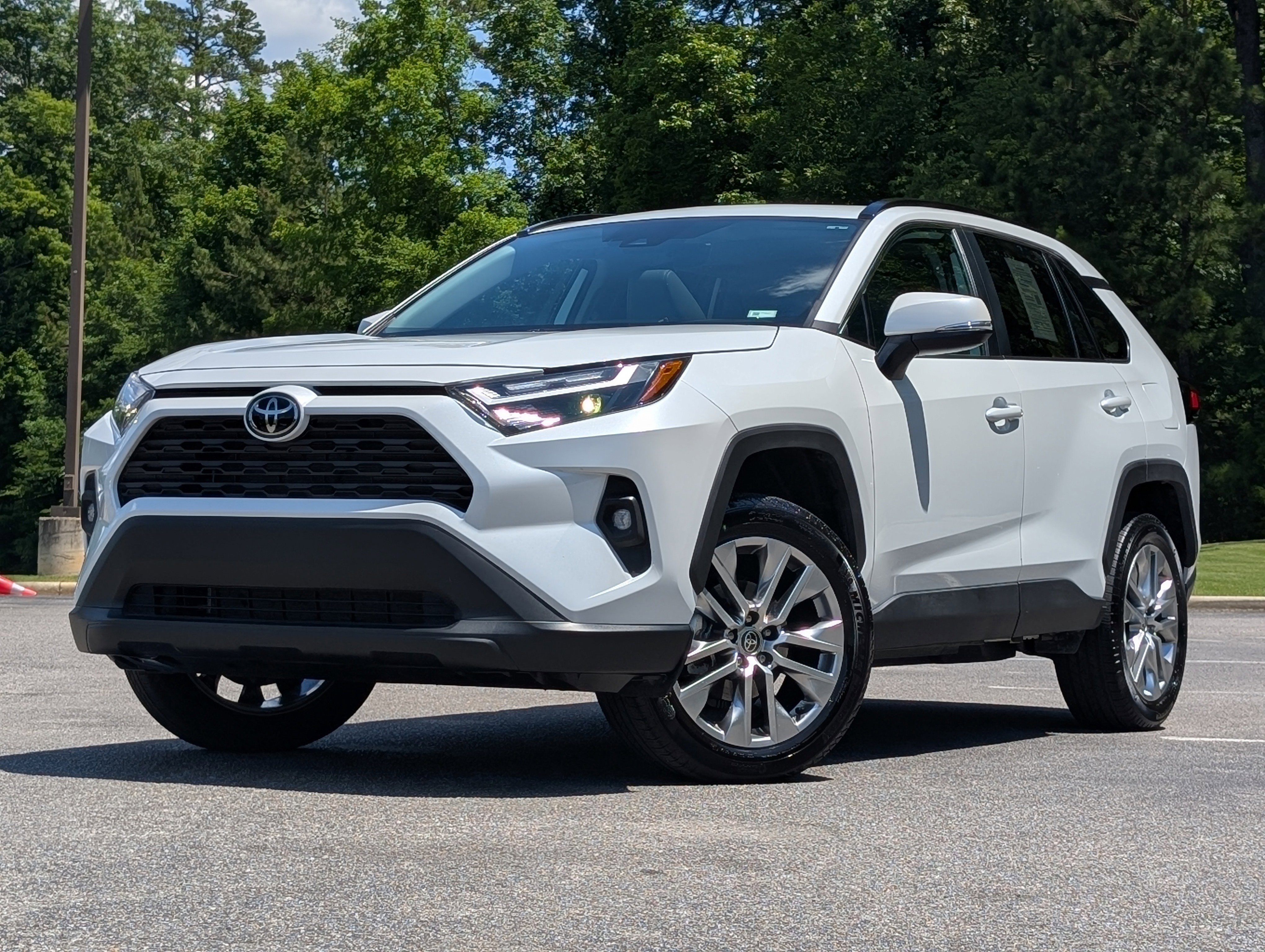 Used 2025 Toyota RAV4 XLE Premium w/ Weather Package AWD/4WD image 4