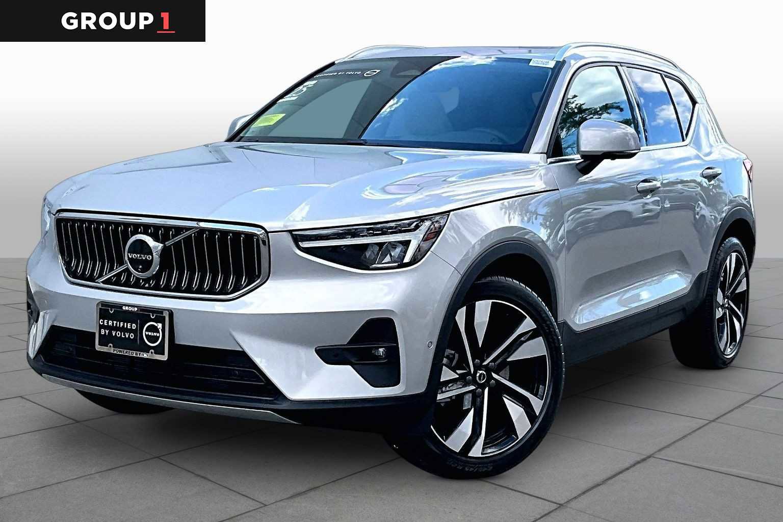 Used 2025 Volvo XC40 B5 Plus AWD/4WD image 1