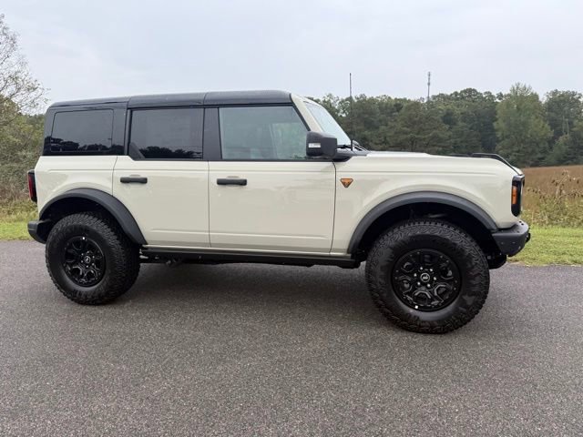 New 2025 Ford Bronco Badlands image 3