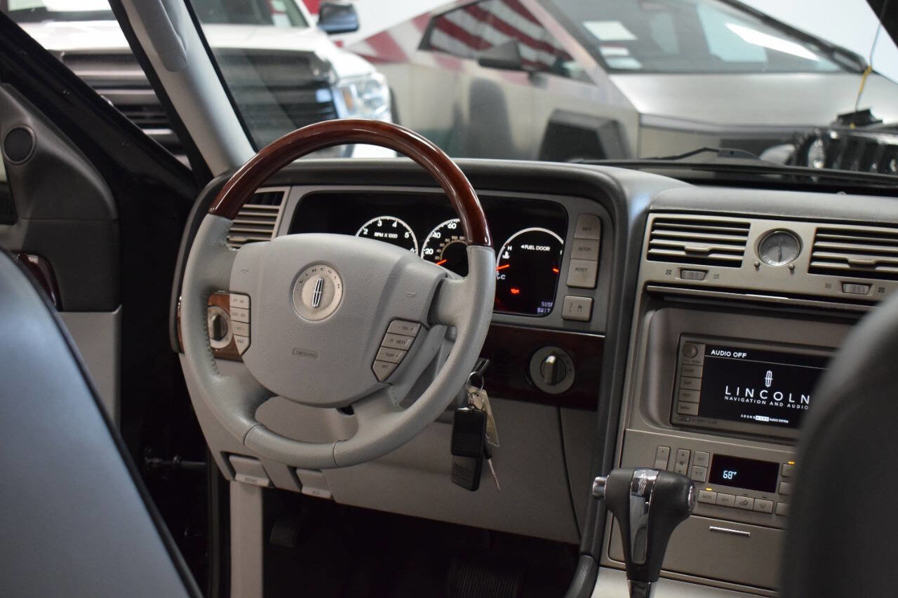Used 2006 Lincoln Navigator Luxury image 25