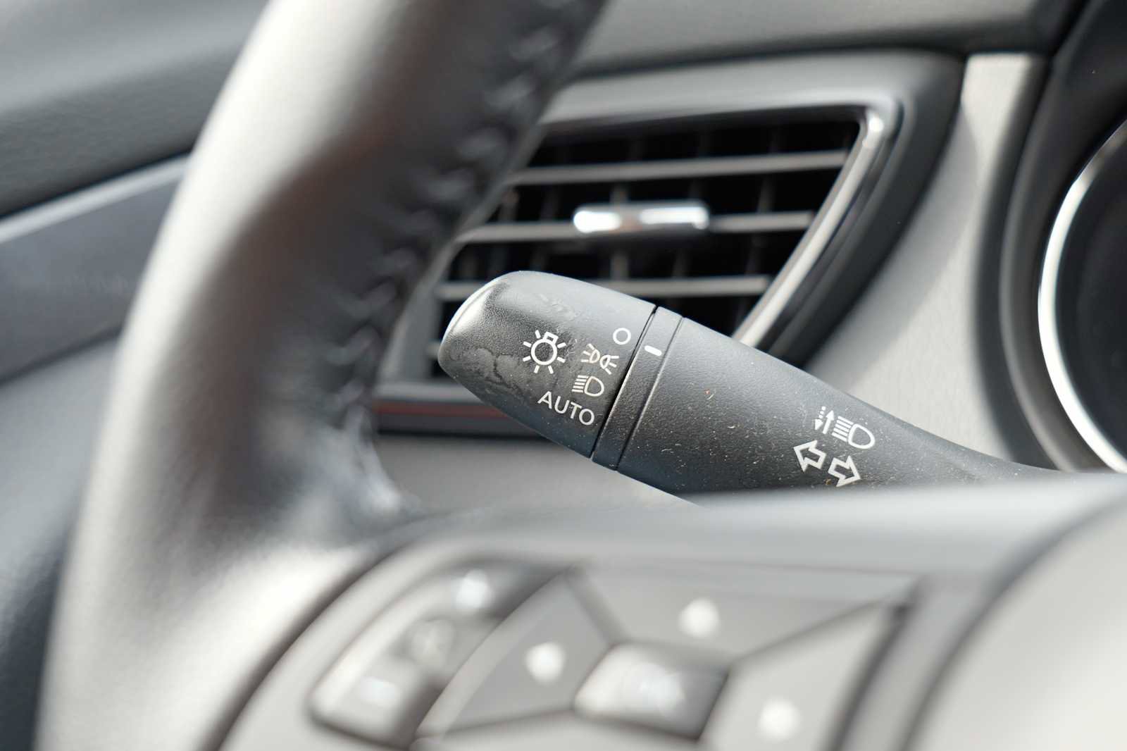 Used 2020 Nissan Rogue SV image 18