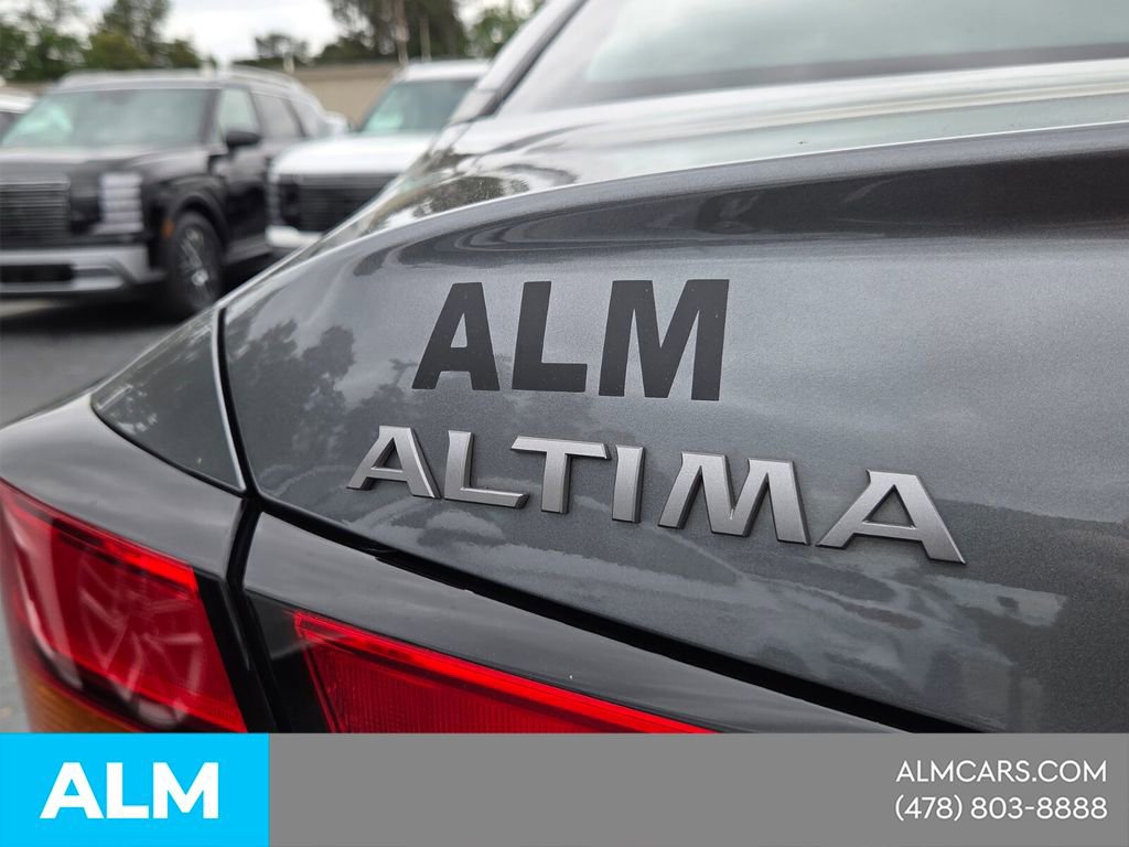 Used 2025 Nissan Altima 2.5 SV FWD image 11