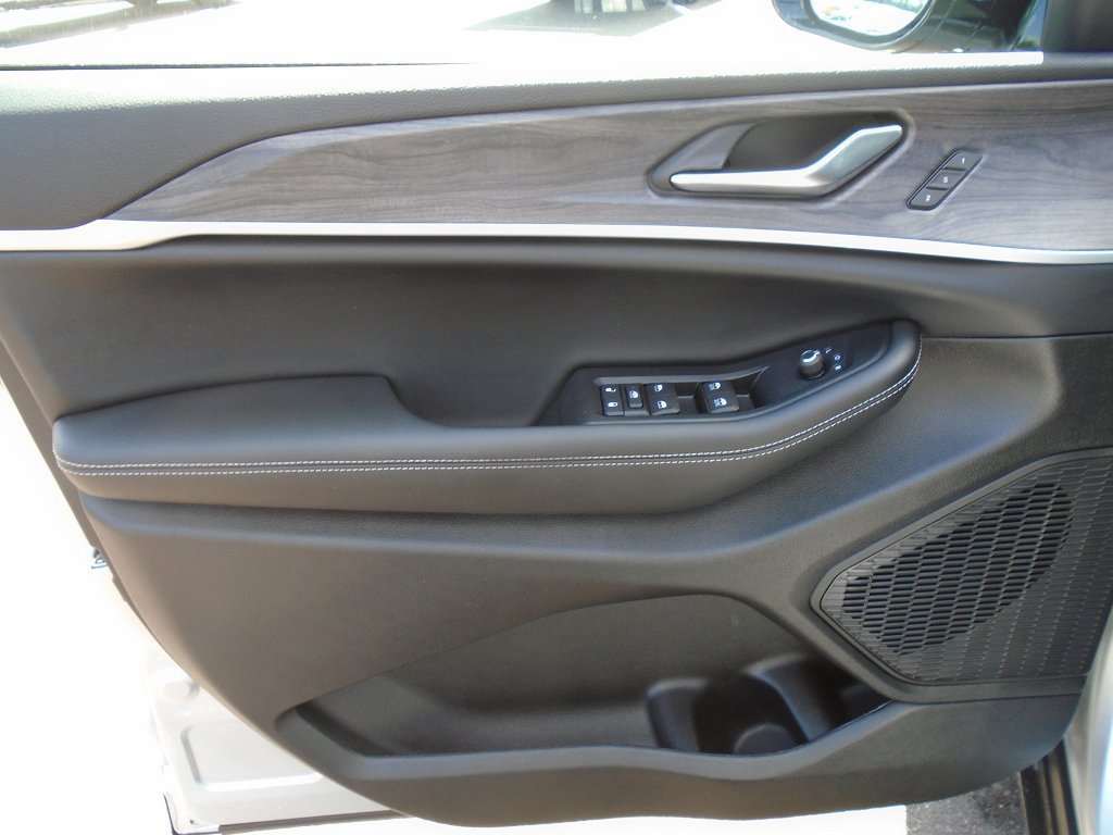 New 2025 Jeep Grand Cherokee Limited w/ Black Appearance Package AWD/4WD image 6