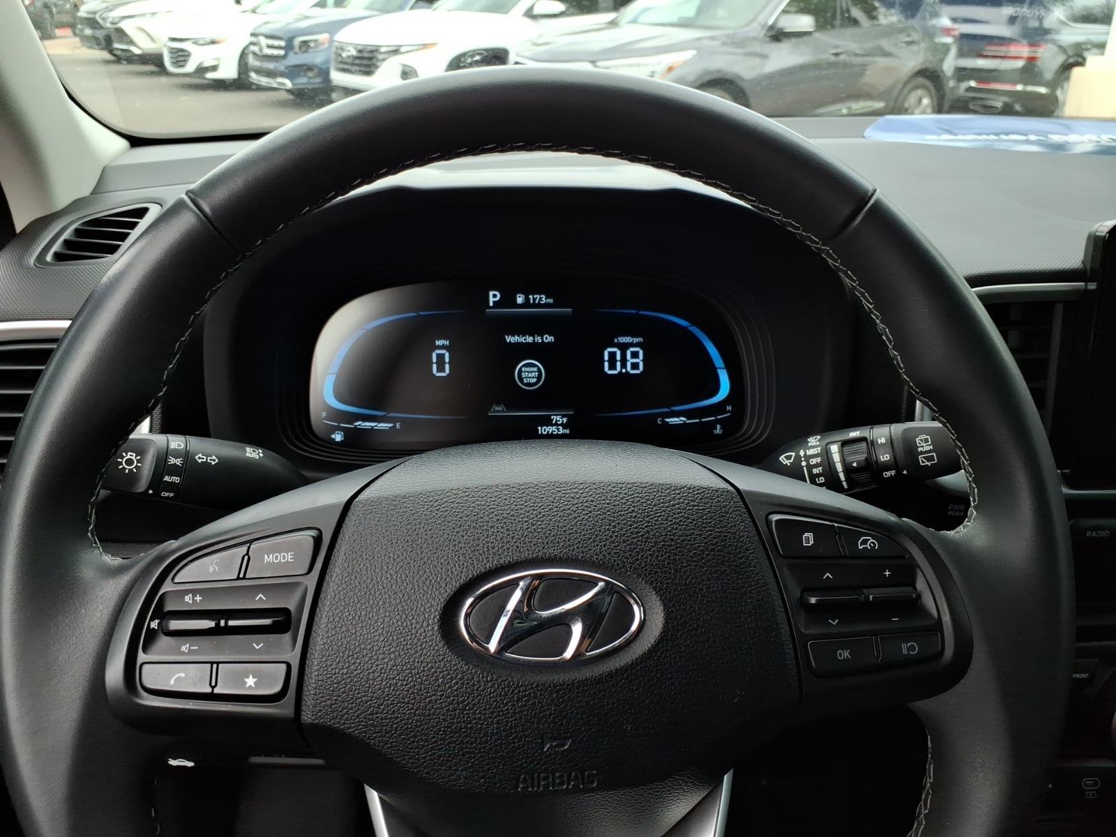 Certified 2025 Hyundai Venue SEL image 19