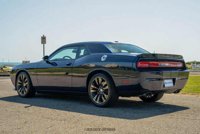 Used 2013 Dodge Challenger SRT8 w/ Harman Kardon Audio Group RWD image 6