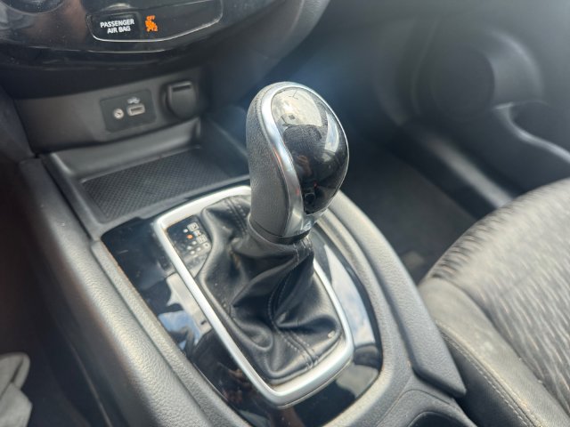 Used 2018 Nissan Rogue SV FWD image 15