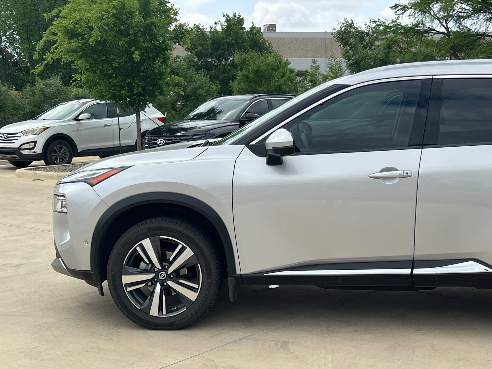 Used 2021 Nissan Rogue Platinum image 7