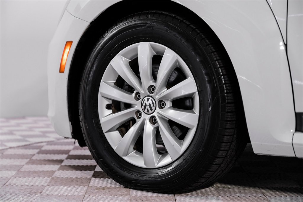 Used 2014 Volkswagen Beetle 1.8T image 40
