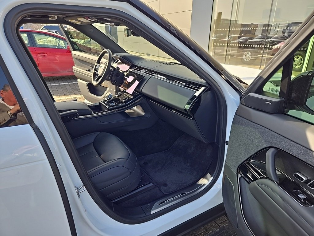 Used 2023 Land Rover Range Rover Sport SE Dynamic image 20