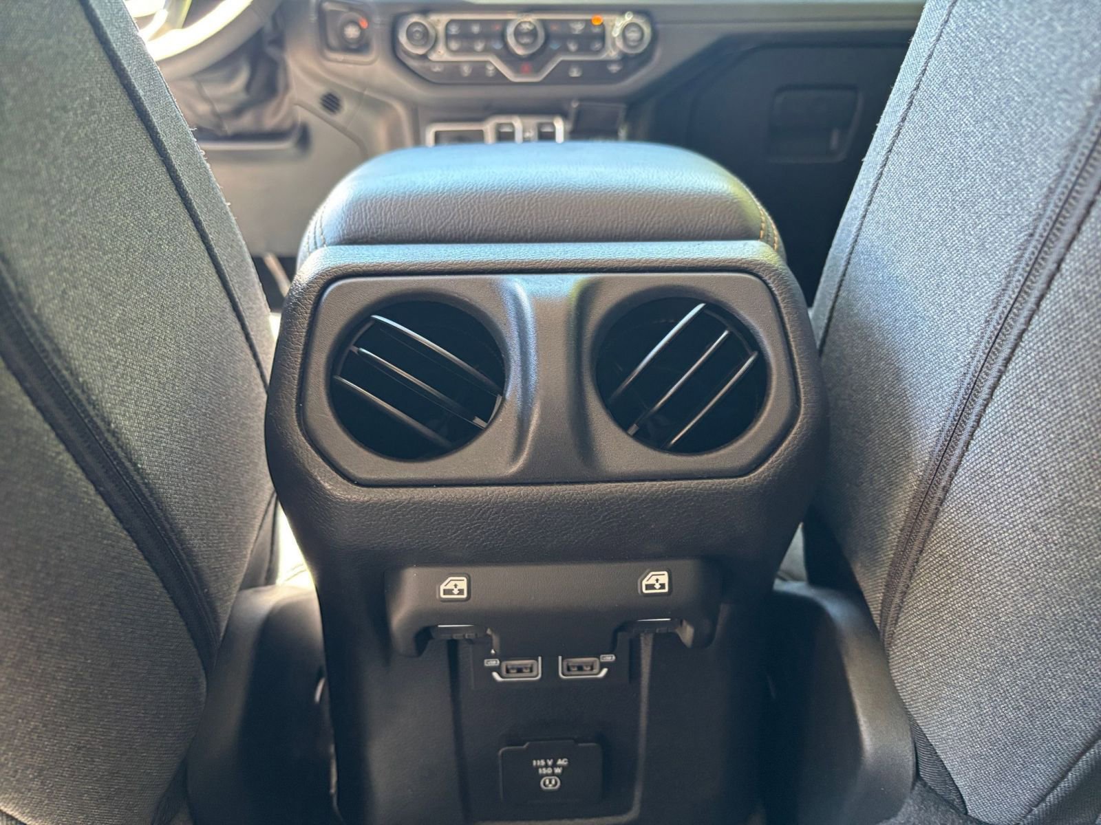 Used 2025 Jeep Wrangler Sahara image 24
