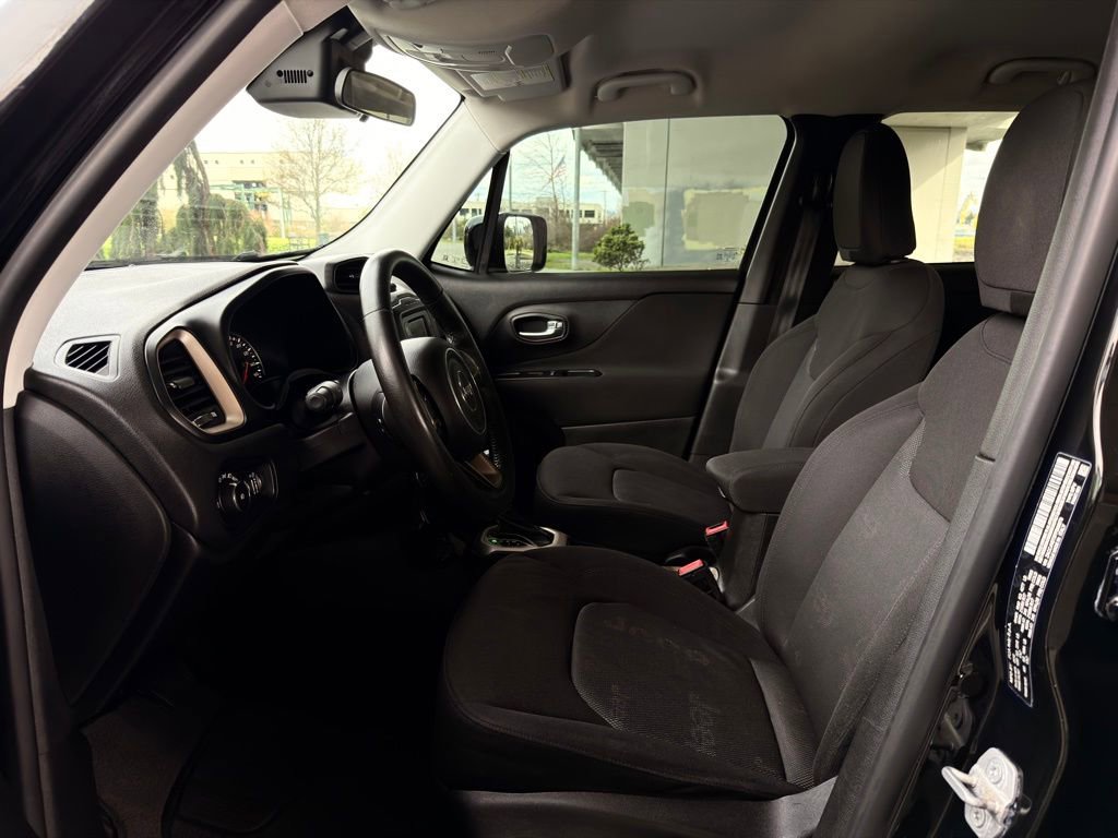 Used 2015 Jeep Renegade Latitude w/ Popular Equipment Group FWD image 19