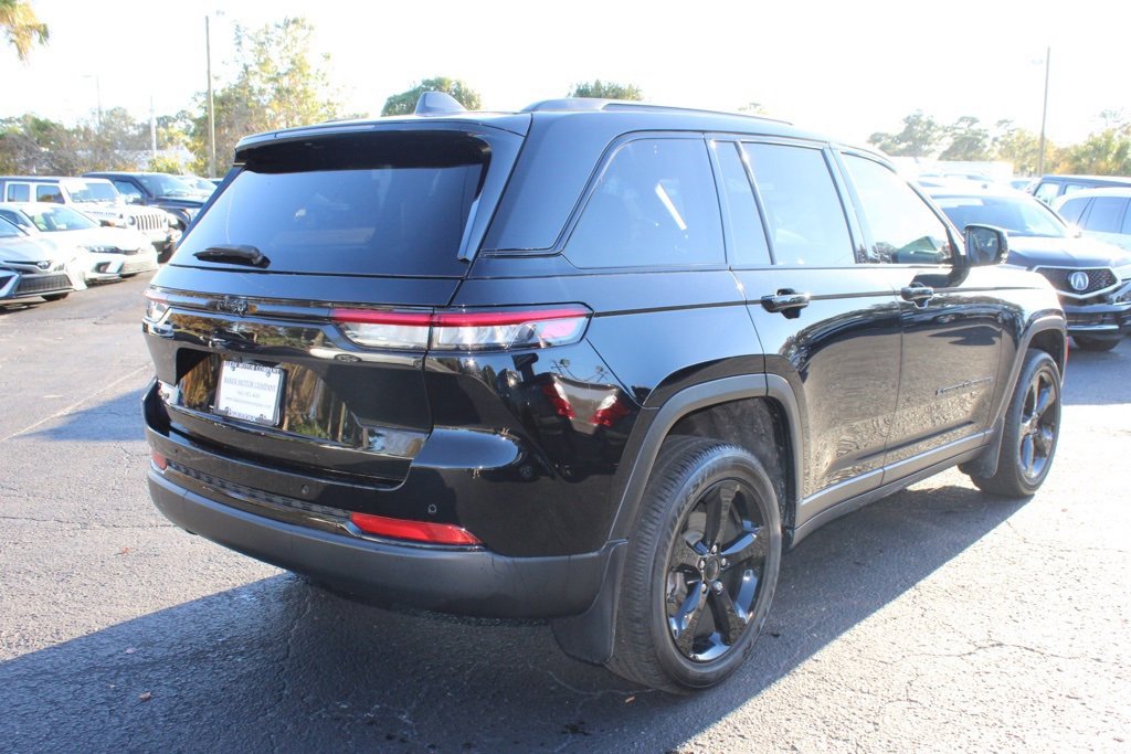 Used 2023 Jeep Grand Cherokee Altitude image 9