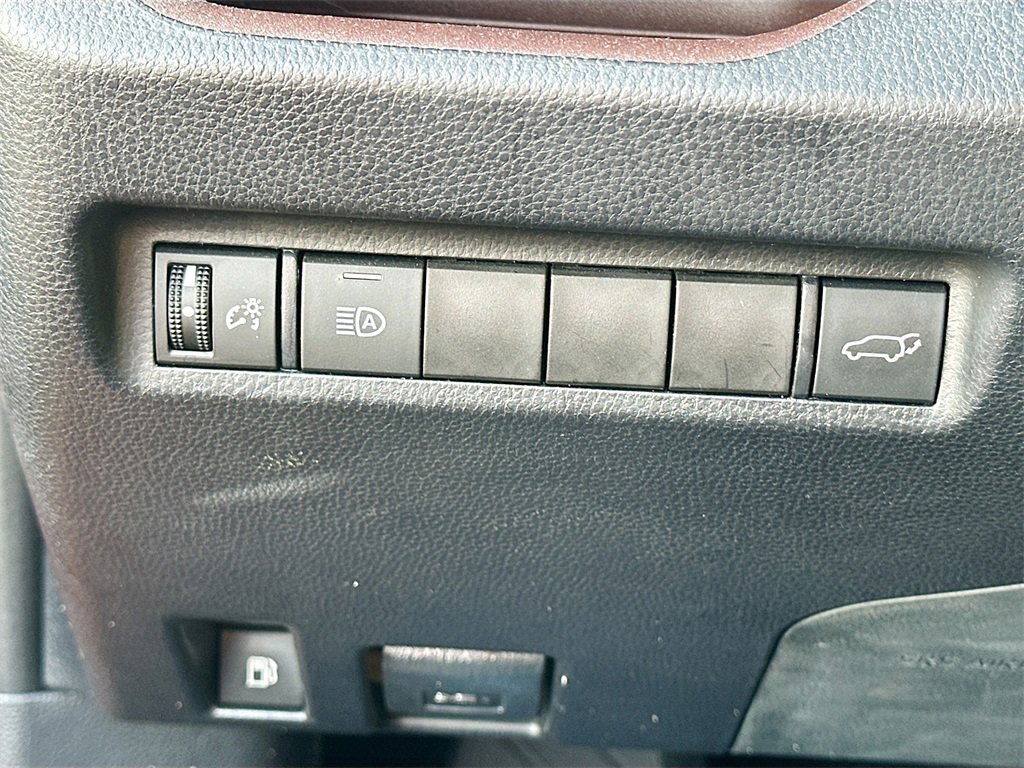 Used 2019 Toyota RAV4 Limited image 10